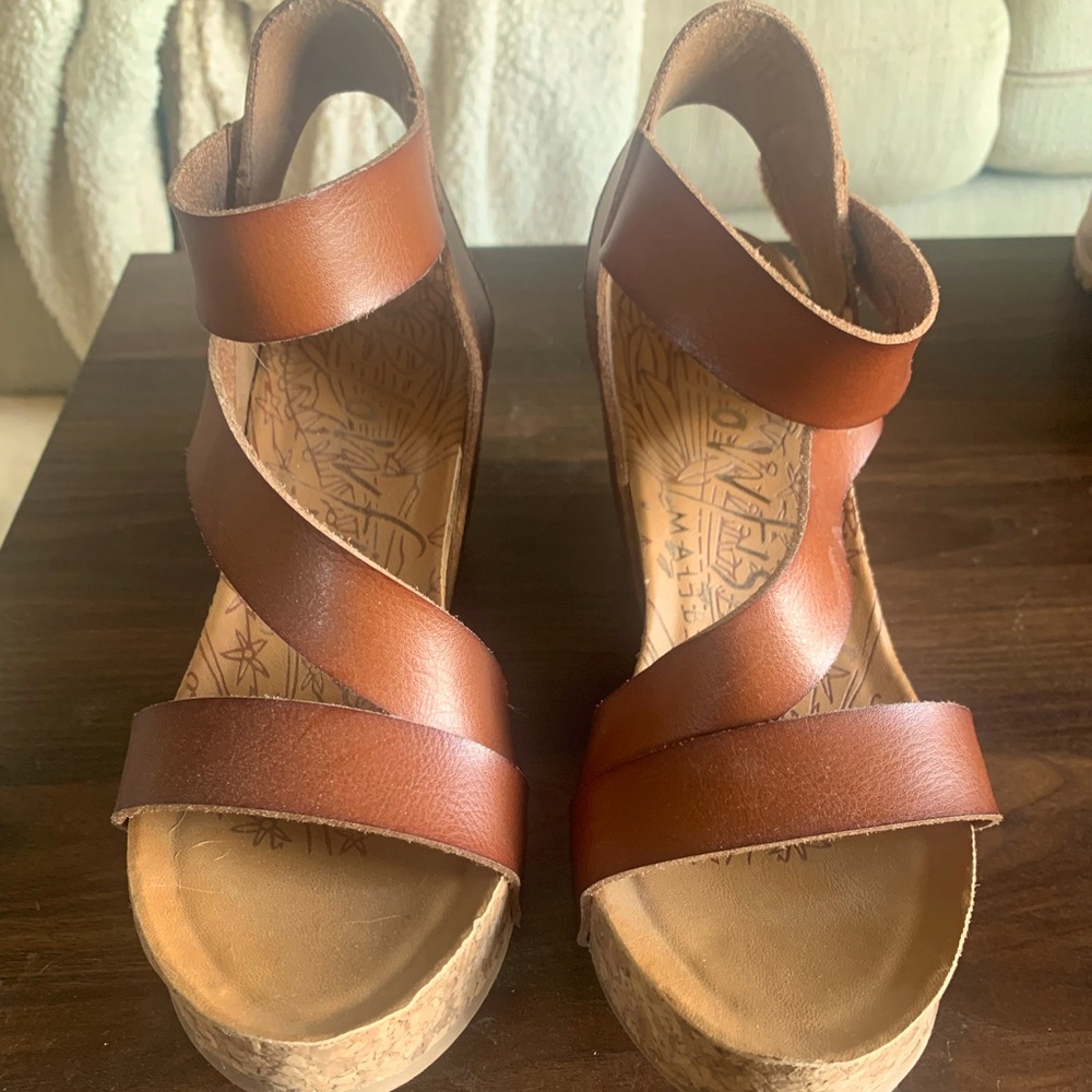 Blowfish size 7 wedge brown